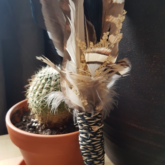 Handmade feather smudging fan - Picture 3 of 5